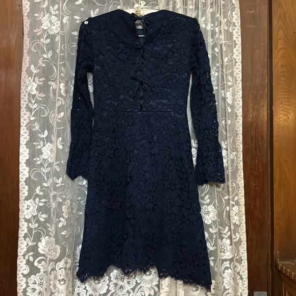 Betsy Johnson navy blue lace dress size 2 only used once cute bows in the back - Picture 4 of 5